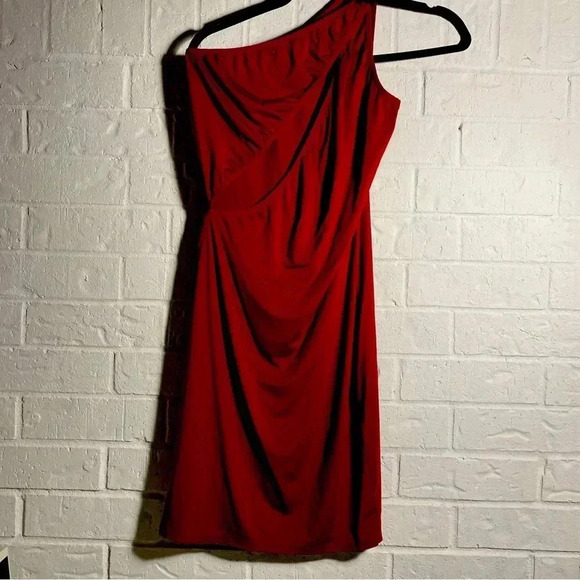 Red Bodycon Mini Dress Size Medium With Chest Cutout Sexy Black Shoulder Flirty - Picture 1 of 14